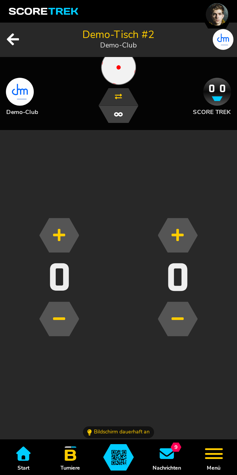 Die verbundene Fernbedienung mit dem Scoreboard des Clubs.